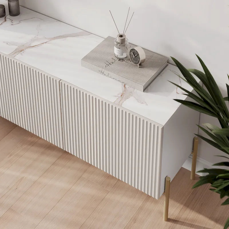 Consola/Mueble de TV beige con patas de metal – Diseño art déco, para televisores de hasta 65 pulgadas.