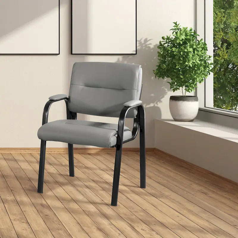 Sillón para invitados de piel sintética y estructura con acabado negro