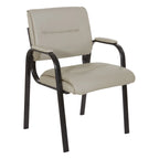 Sillón para invitados de piel sintética y estructura con acabado negro