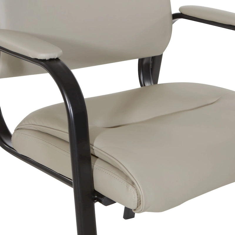 Sillón para invitados de piel sintética y estructura con acabado negro