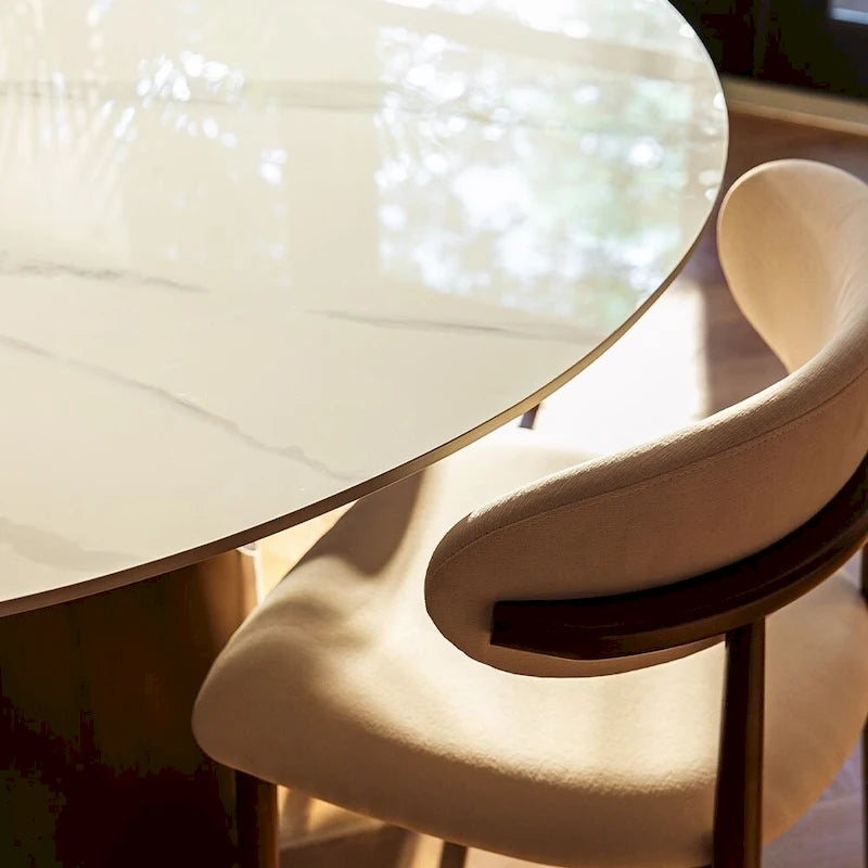Mesa de comedor redonda moderna – Encimera de piedra sinterizada blanca y pedestal de carbono bronce